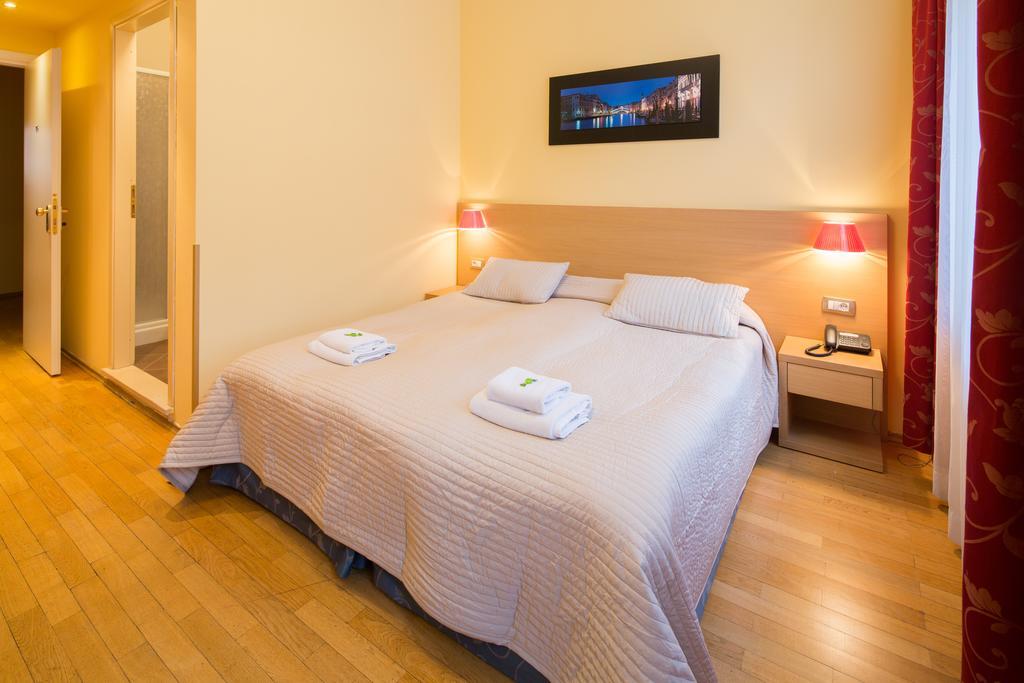 City Lounge Hotel Прага Стая снимка