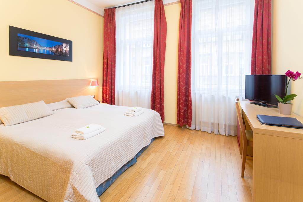 City Lounge Hotel Прага Стая снимка