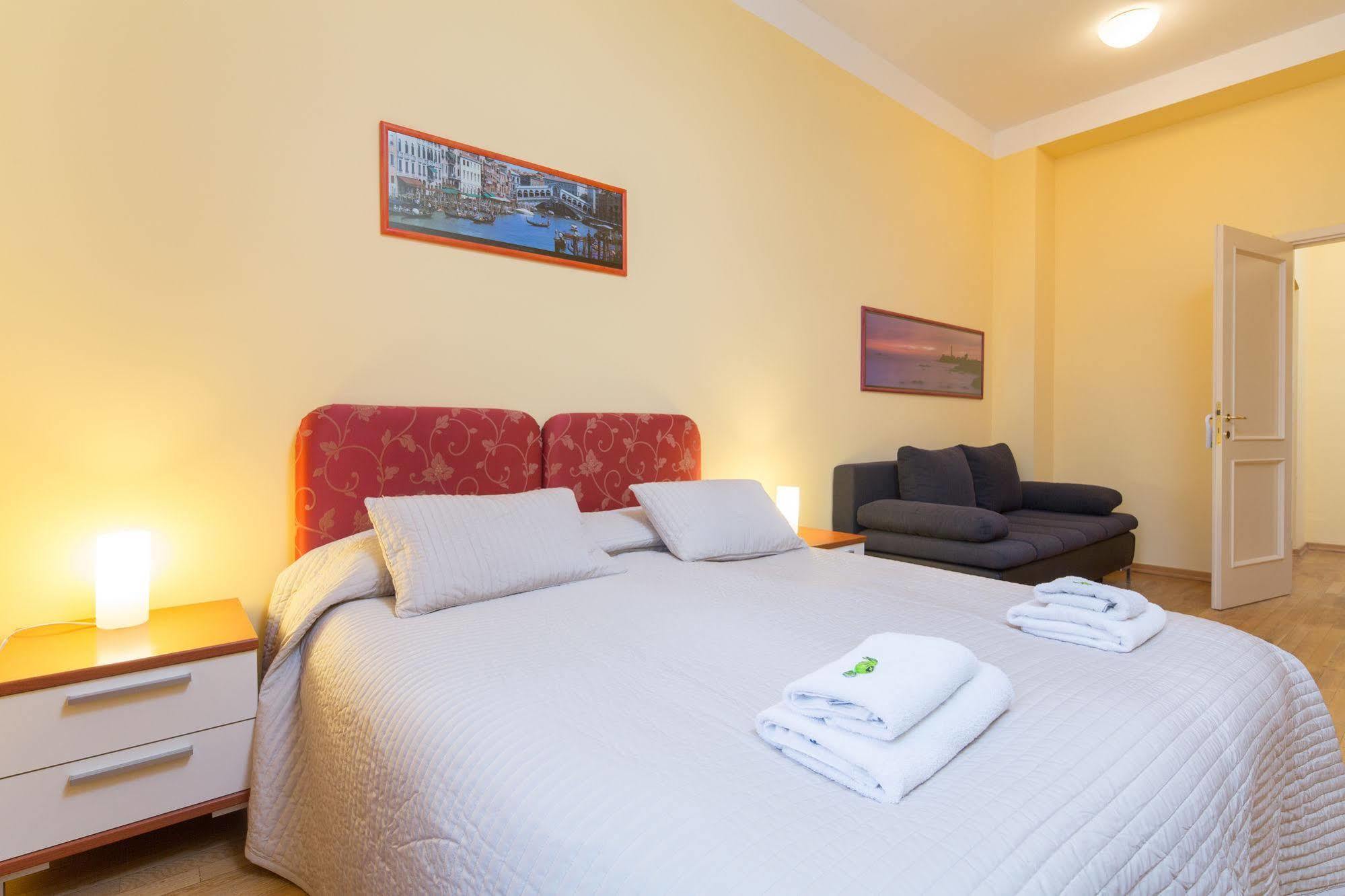 City Lounge Hotel Прага Екстериор снимка