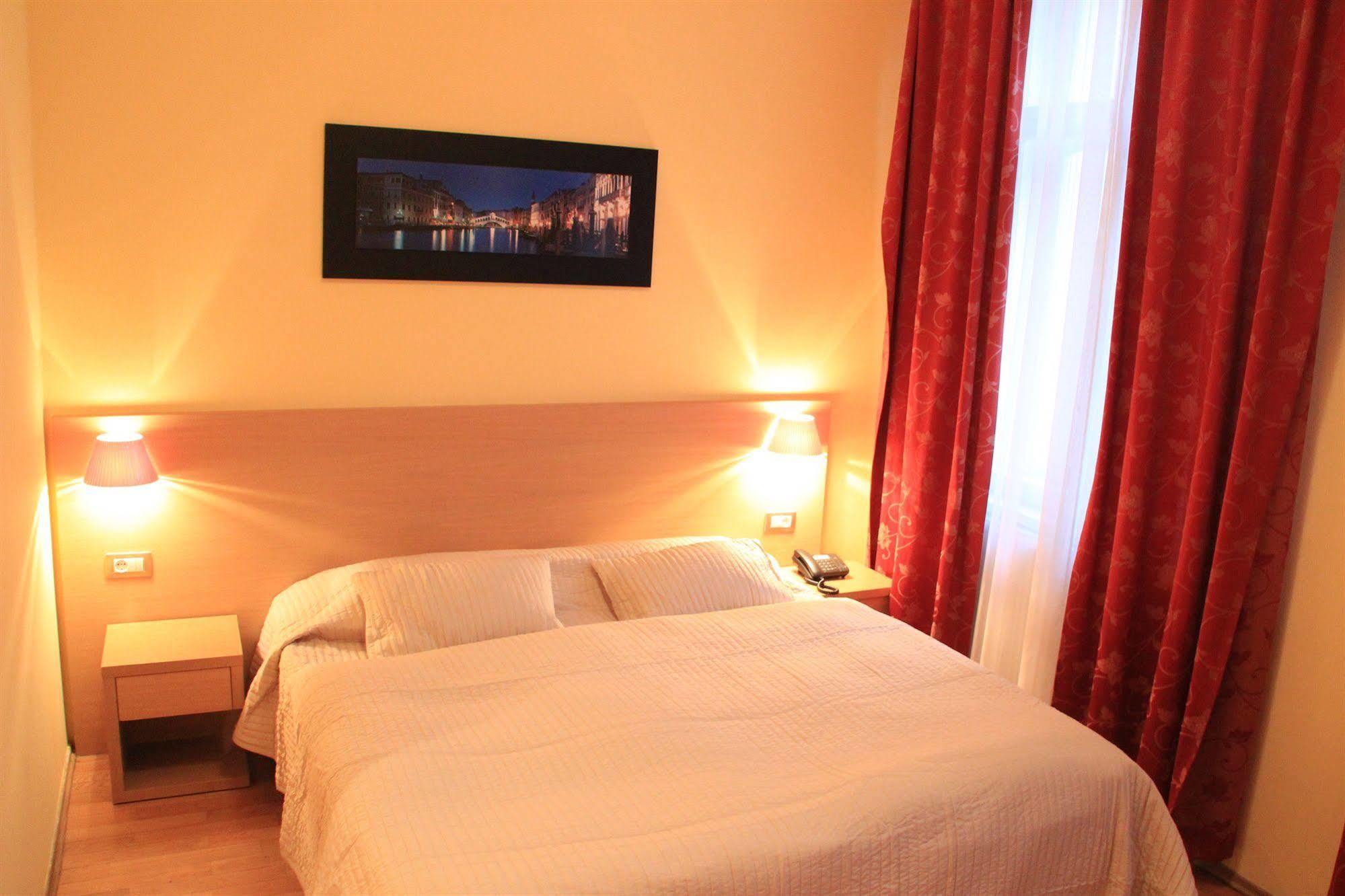 City Lounge Hotel Прага Екстериор снимка